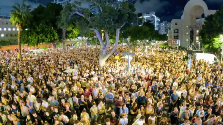 Cientos de personas se han reunido en Tel Aviv para la liberación de rehenes de Hamás. (Cortesía)