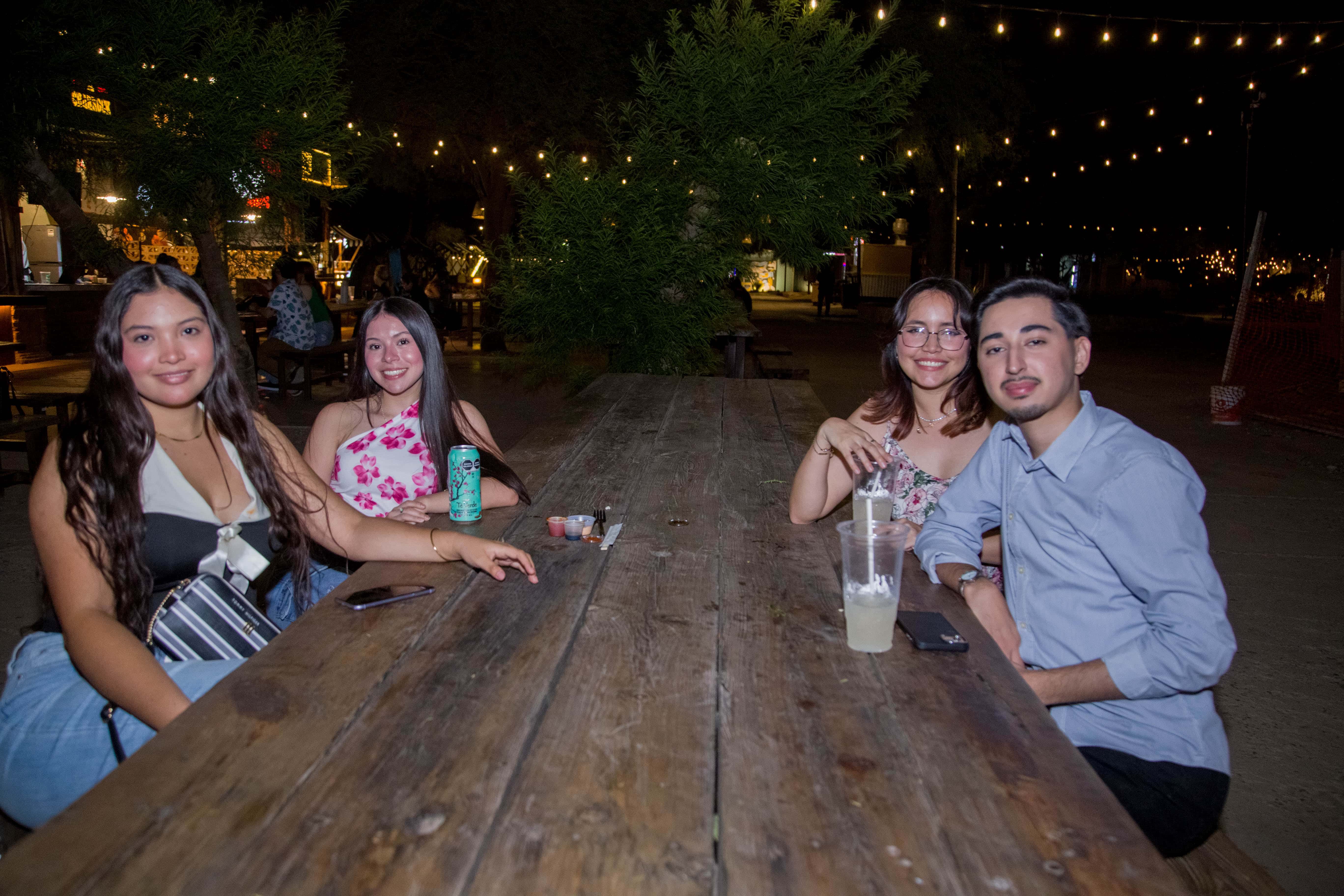En Parque la Ruina disfrutan noche de diversión
