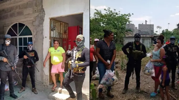 Presuntos integrantes del CJNG entregan despensas a personas damnificadas (Foto: Especial /EXPRESO)