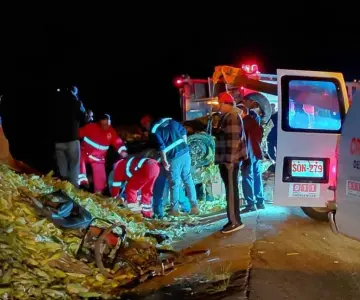 Muere una persona en choque con tráiler en la carretera Cananea–Ímuris