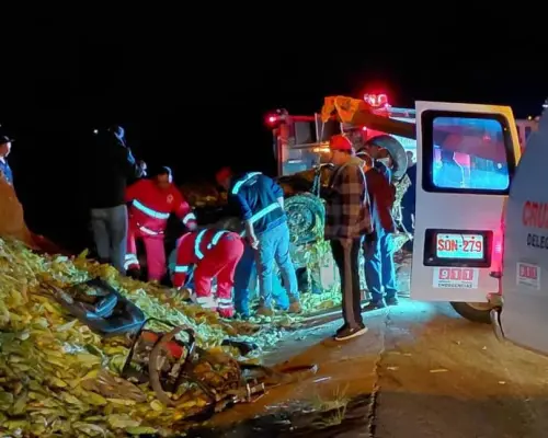 Muere una persona en choque con tráiler en la carretera Cananea–Ímuris