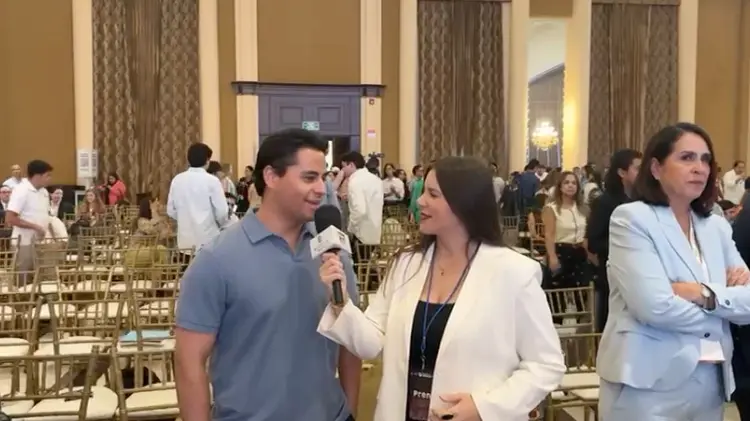 Voces del público tras Steve Wozniak en Hermosillo.