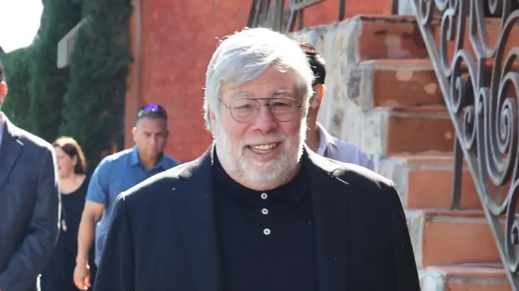 Wozniak expone en Foro de Energía Solar el proyecto que maravilló a Jobs Wozniak expone en Foro de Energía Solar el proyecto que maravilló a Jobs