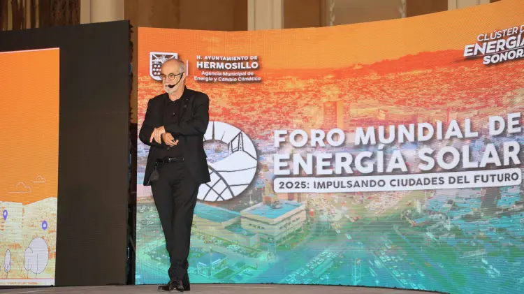 Carlos Moreno presenta el modelo de “Ciudades a 15 minutos” (Foto: Armando Aguilar / EXPRESO)