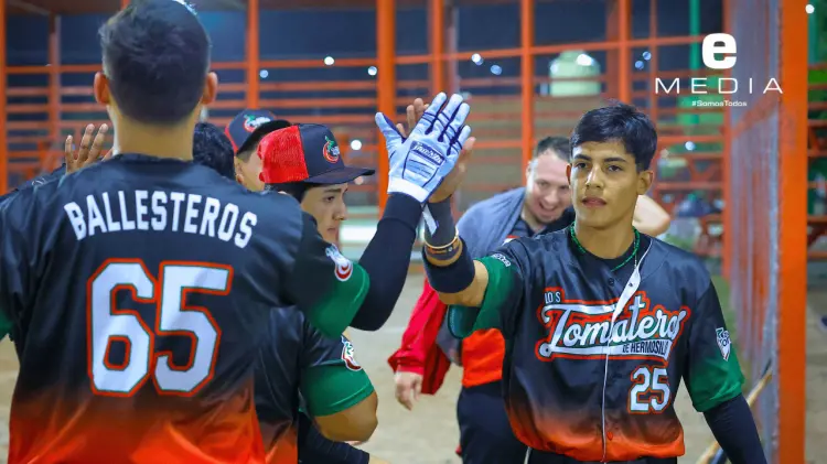 Los Tomateros mostraron poder al bat la noche de este miércoles. (Foto: Cristian Ruiz/EXPRESO)