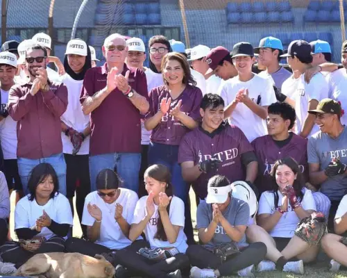 Son jóvenes muy talentosos: Senadora Valles a estudiantes del BTED
