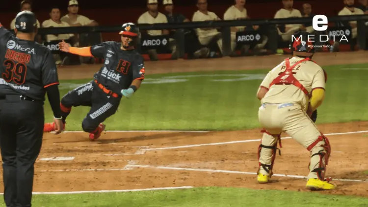 Los Naranjeros de Hermosillo volvieron a derrotar al debutante. (Foto: Jesús Ballesteros/EXPRESO)