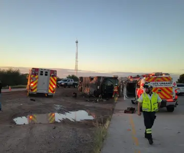 Vuelca camión de Tufesa en tramo Guaymas–Hermosillo