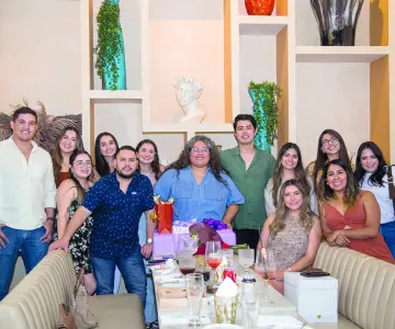 En Marqueza Kitchen & Drinks hubo celebraciones en un día alegre