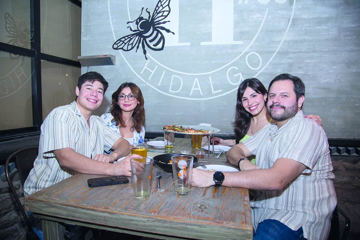 En Mercado H69 se reunieron por la noche los más cercanos