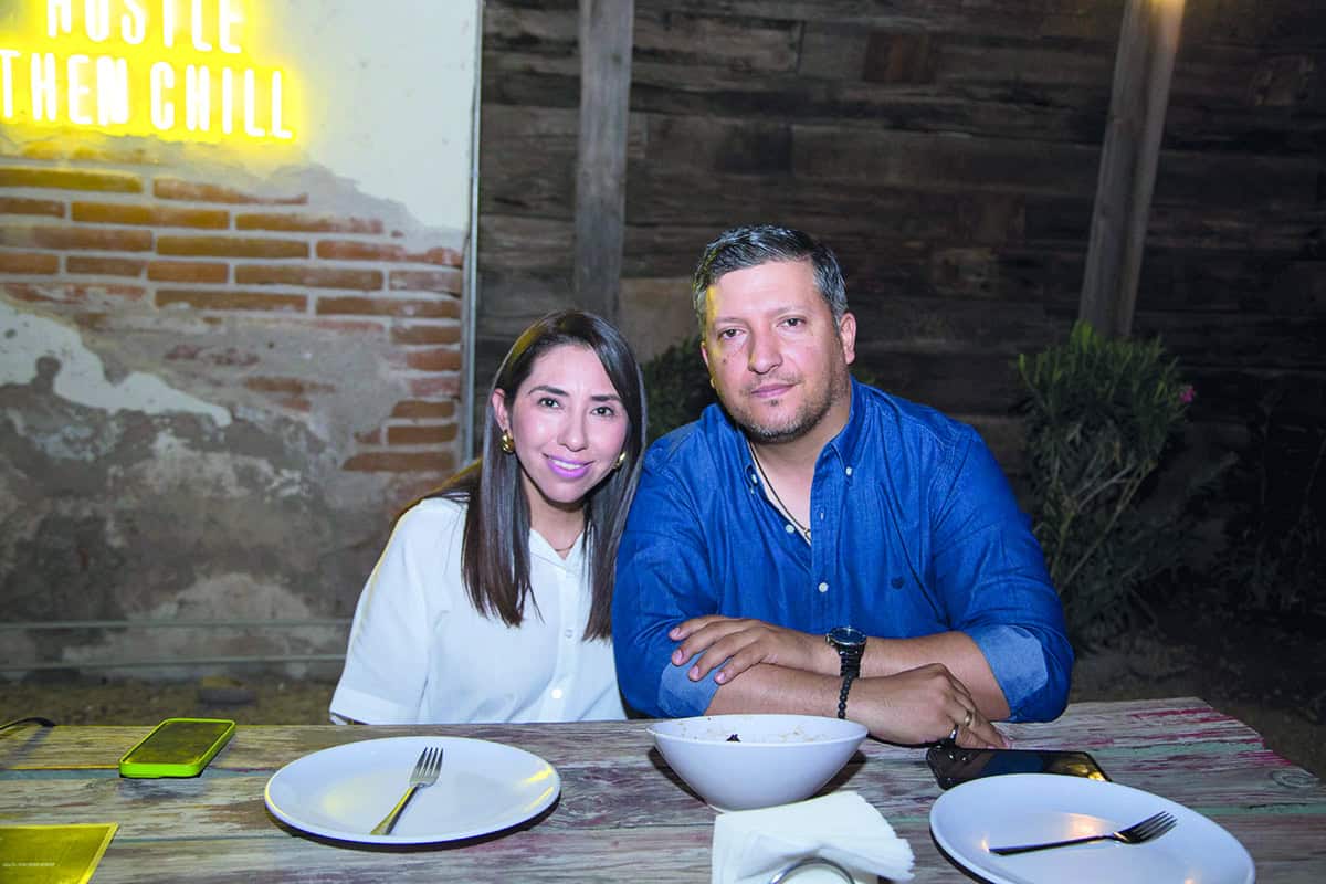 En Mercado H69 se reunieron por la noche los más cercanos