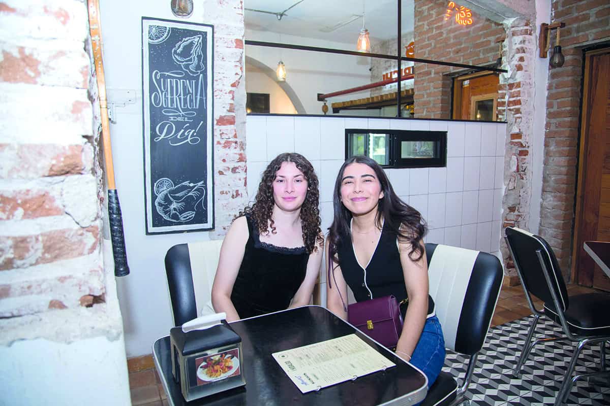 En Mercado H69 se reunieron por la noche los más cercanos