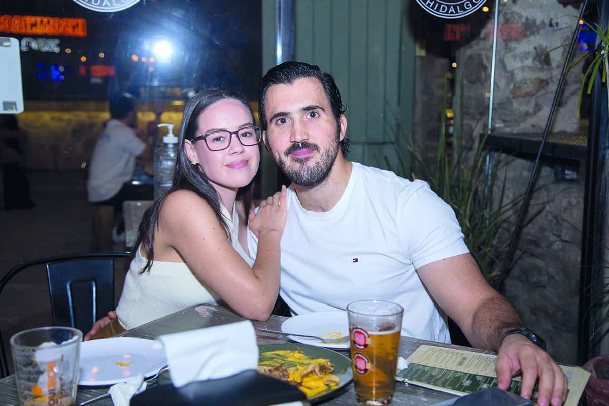 En Mercado H69 se reunieron por la noche los más cercanos