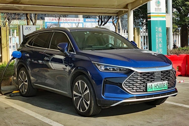 BYD retira más de 115 mil autos en China por fallas en baterías