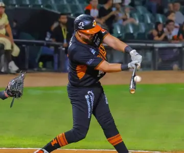 Naranjeros de Hermosillo domina con poder: vence 13-6 a Tucson