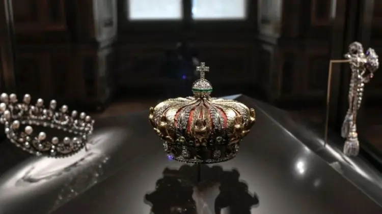 Detienen a 2 por robo de joyas en el Louvre. (Foto: Especial / EXPRESO)