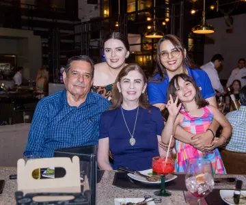 Los mejores amigos para cenar y estar al día en Mochomos Fusión Sonorense