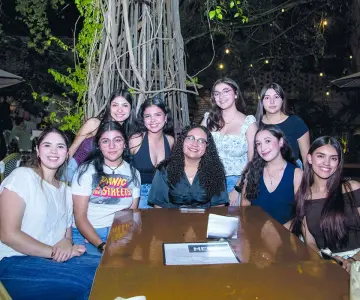 Una cena llena de risas y cariño en Mona Café