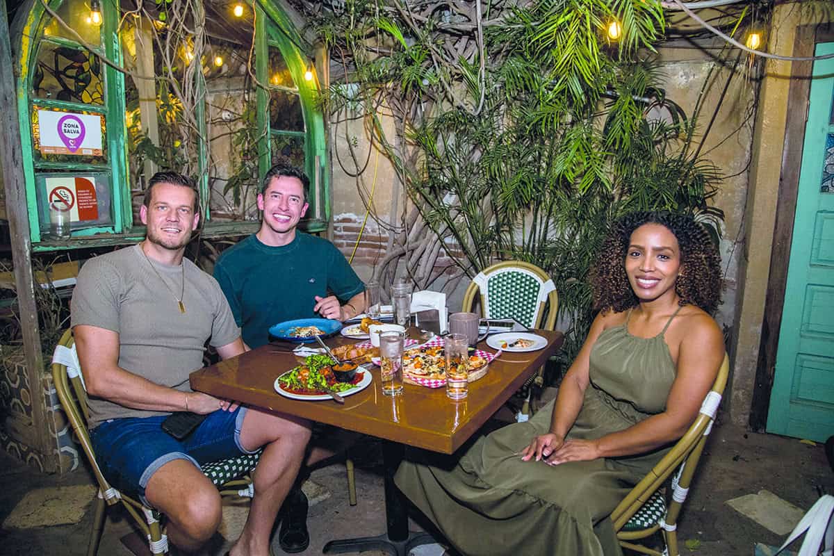 Una cena llena de risas y cariño en Mona Café