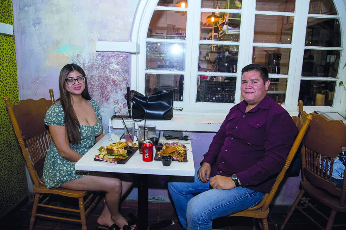 Una cena llena de risas y cariño en Mona Café