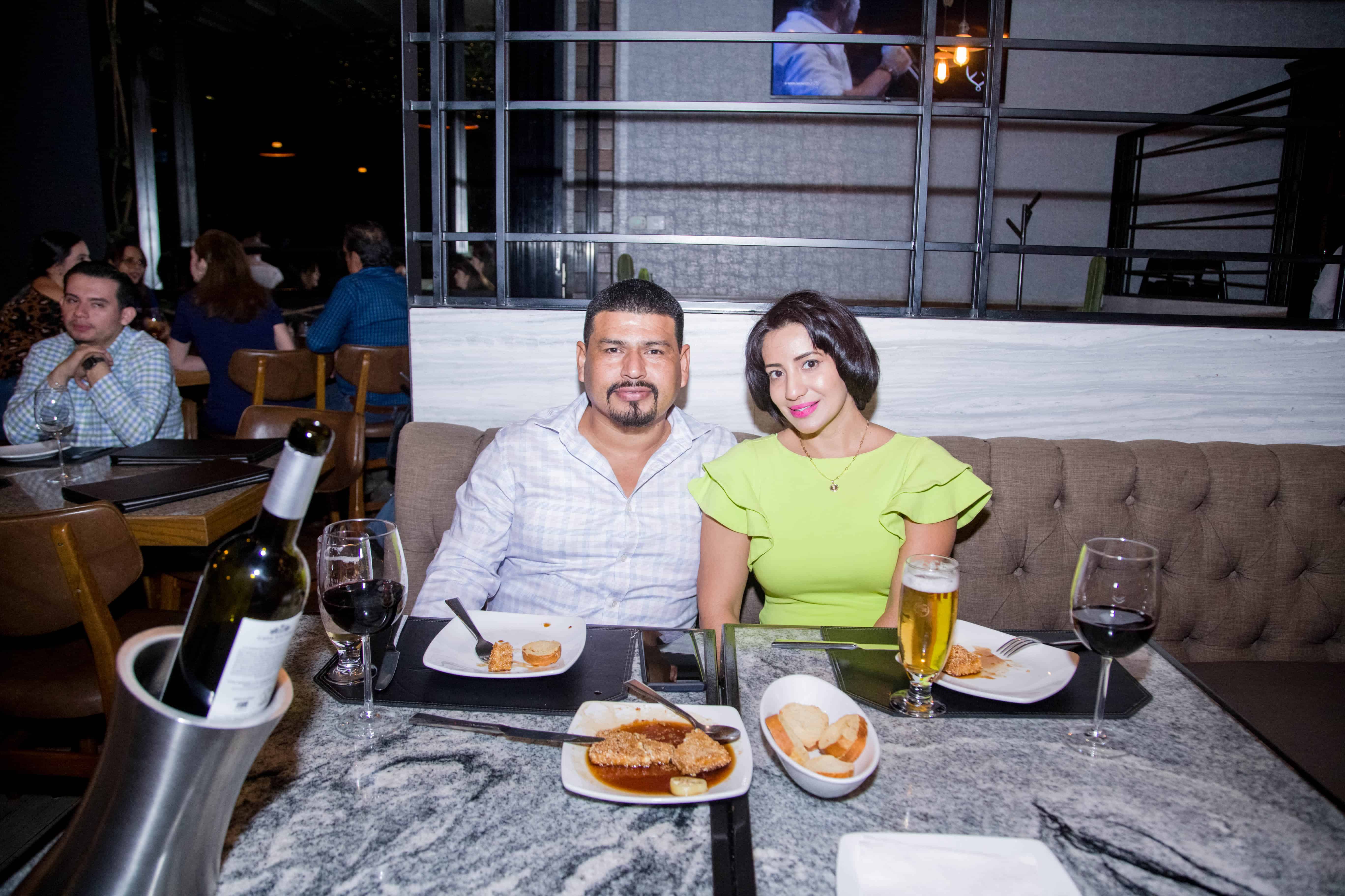 Los mejores amigos para cenar y estar al día en Mochomos Fusión Sonorense