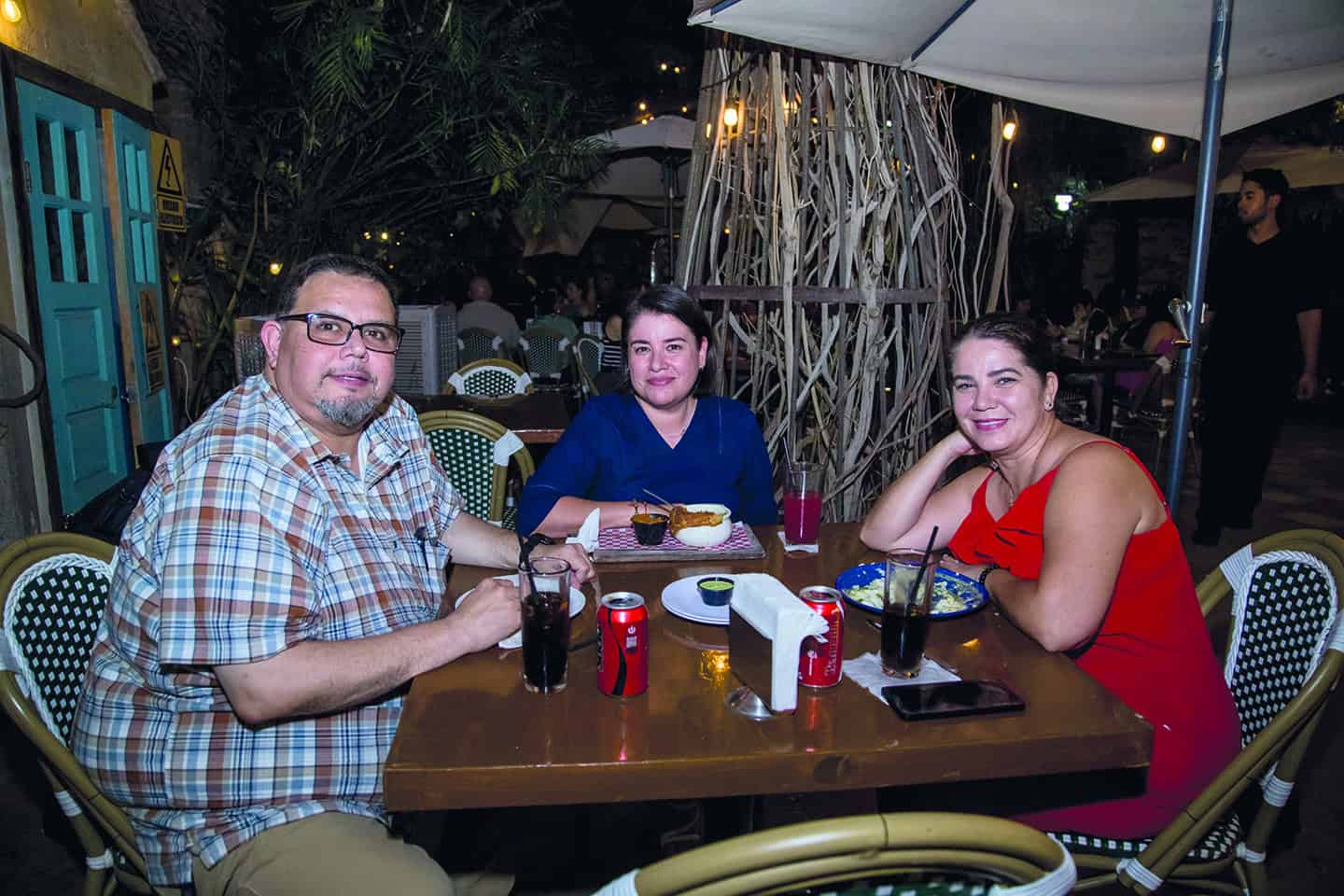 Una cena llena de risas y cariño en Mona Café