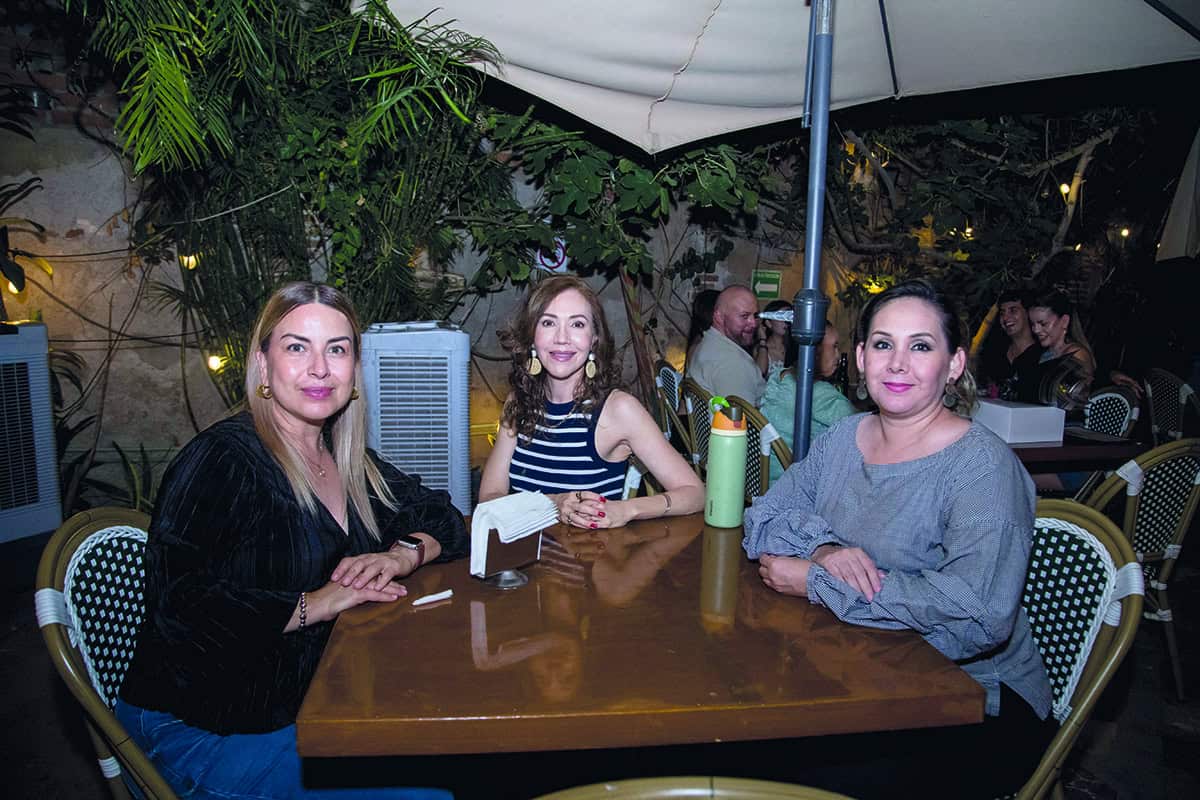 Una cena llena de risas y cariño en Mona Café
