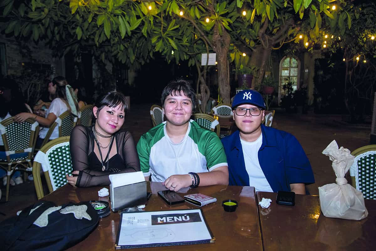 Una cena llena de risas y cariño en Mona Café