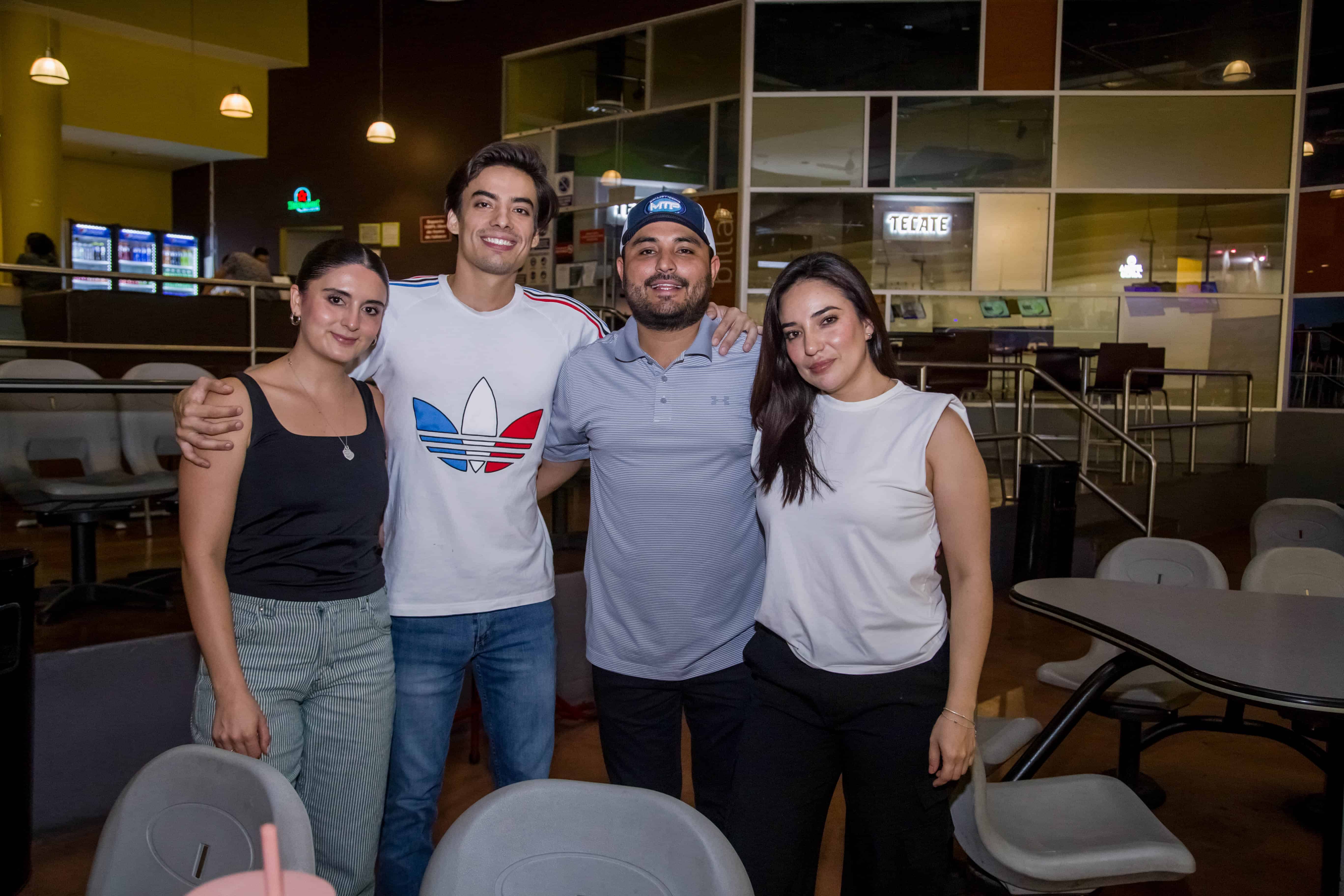 Tardes de risas y bolos con amigos en Bol 300