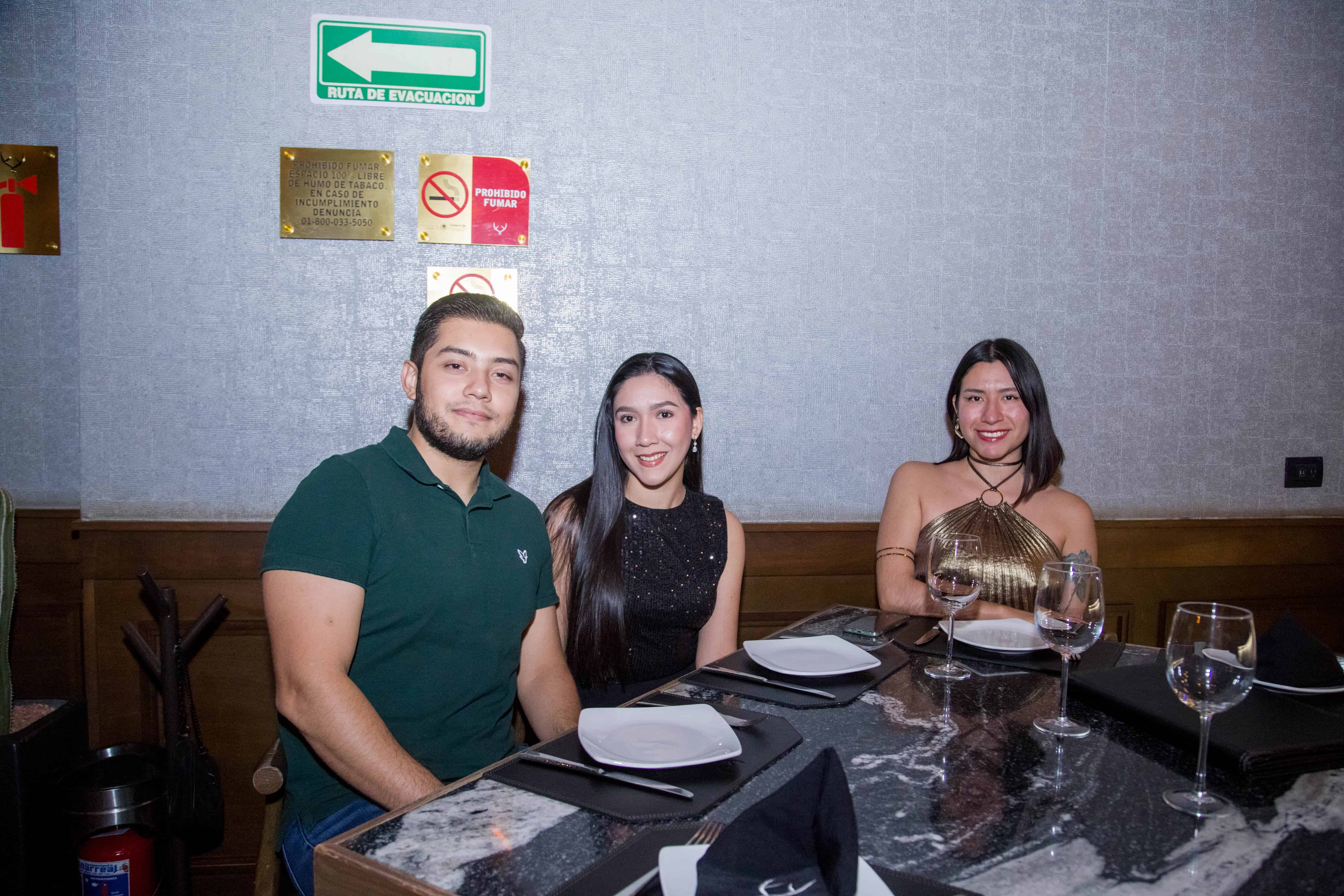 Los mejores amigos para cenar y estar al día en Mochomos Fusión Sonorense