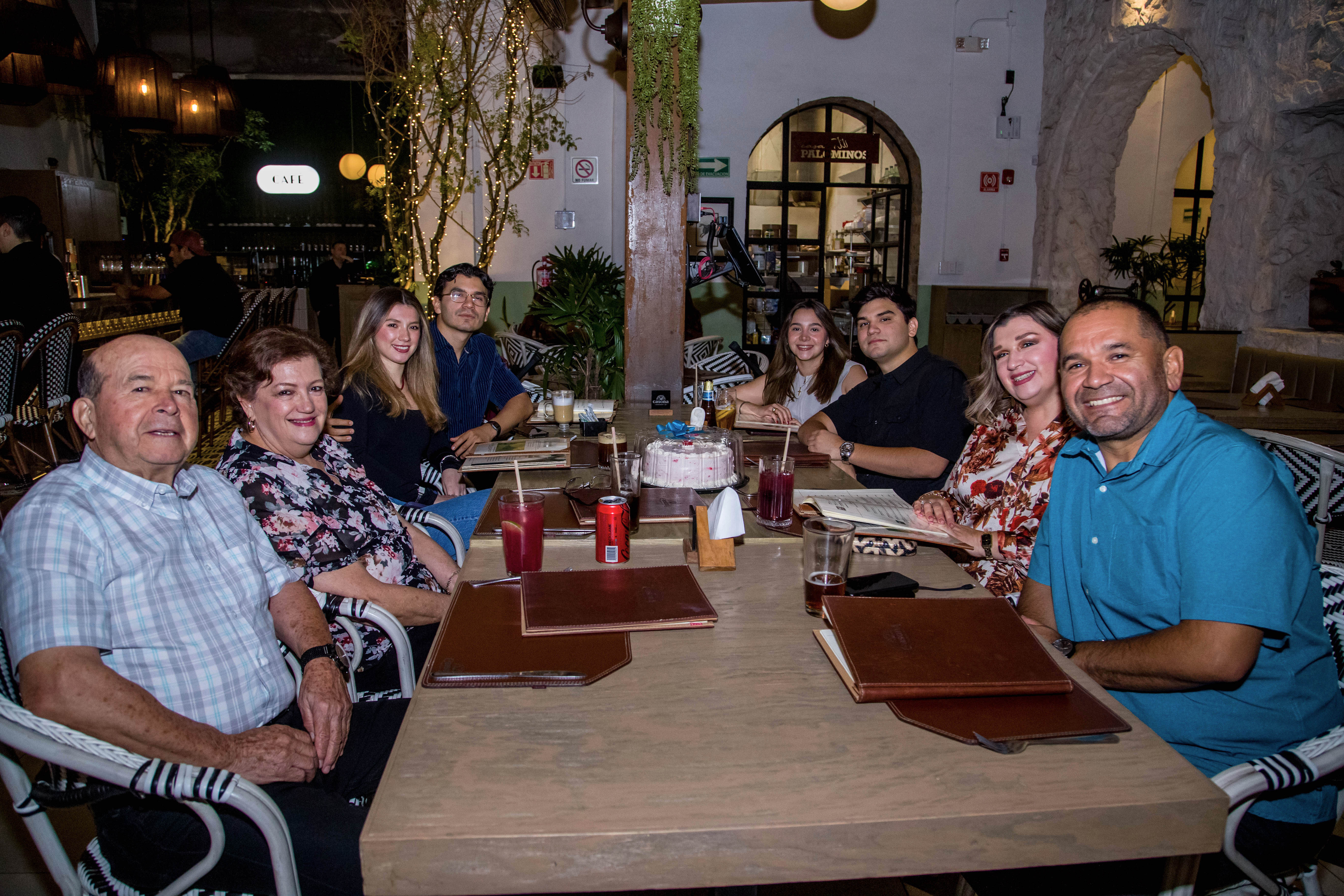 Cena especial para los asistentes que tanto aprecian en Casona Obregón 55
