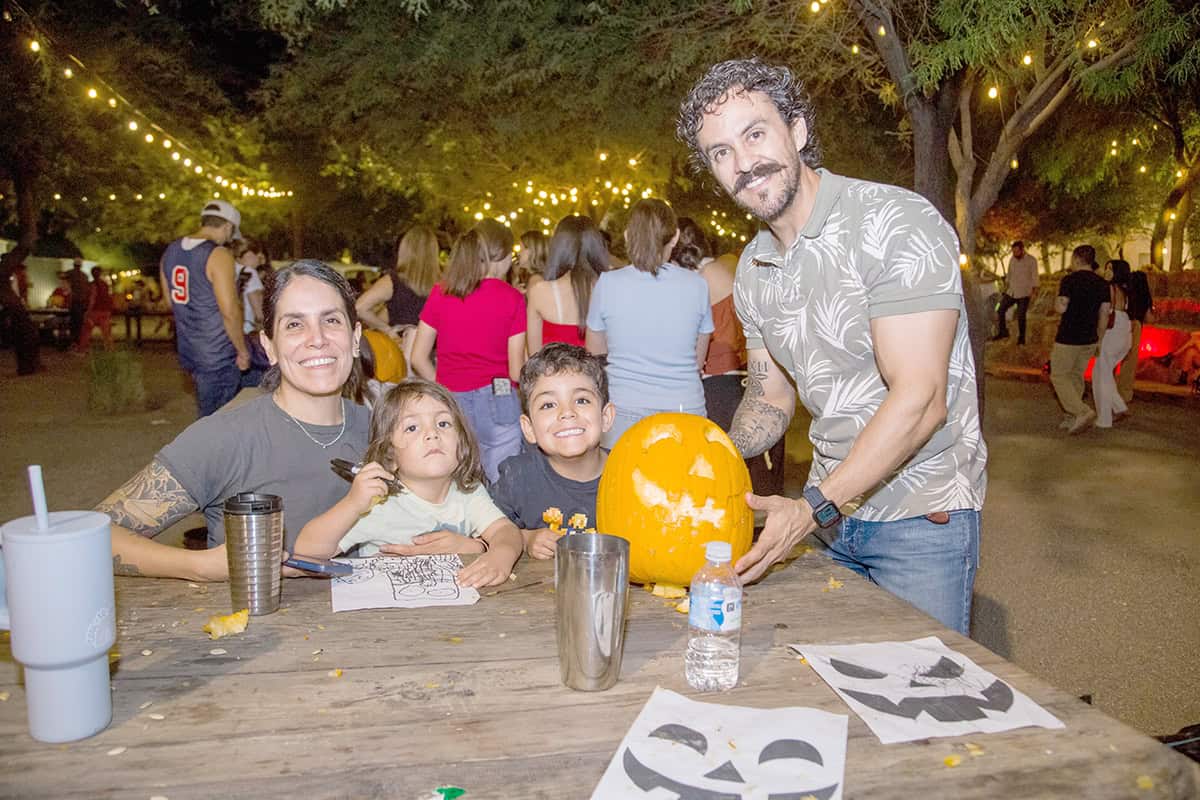 Diseñan calabazas para celebrar los días embrujados en Parque la Ruina