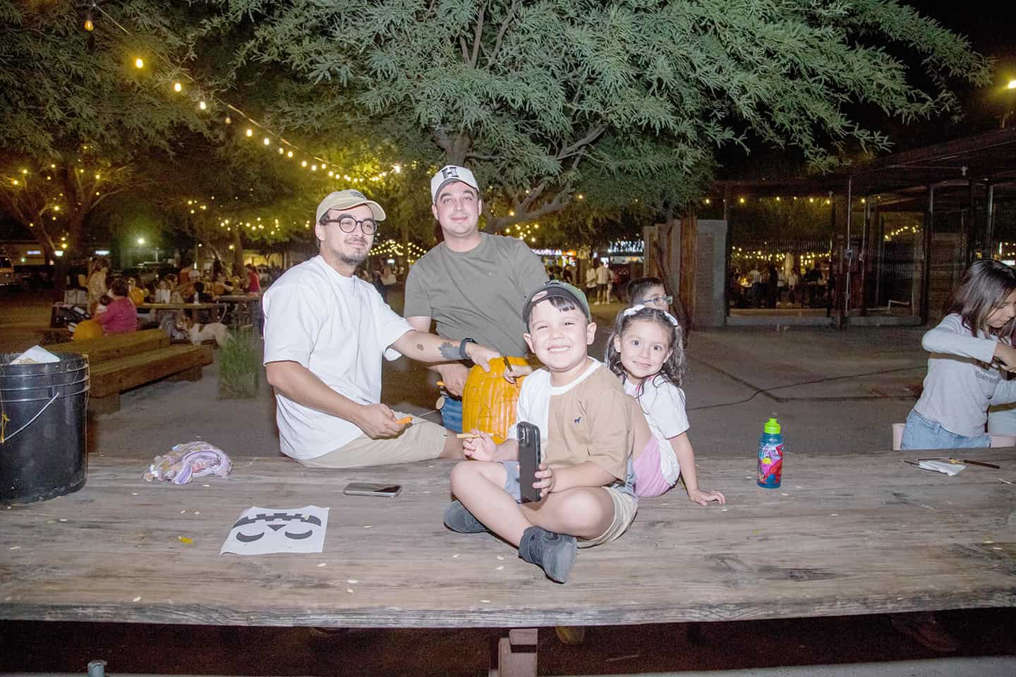 Diseñan calabazas para celebrar los días embrujados en Parque la Ruina