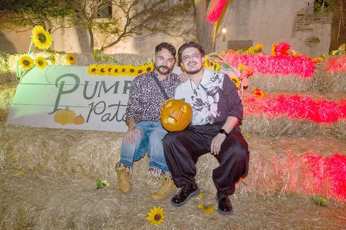 Diseñan calabazas para celebrar los días embrujados en Parque la Ruina
