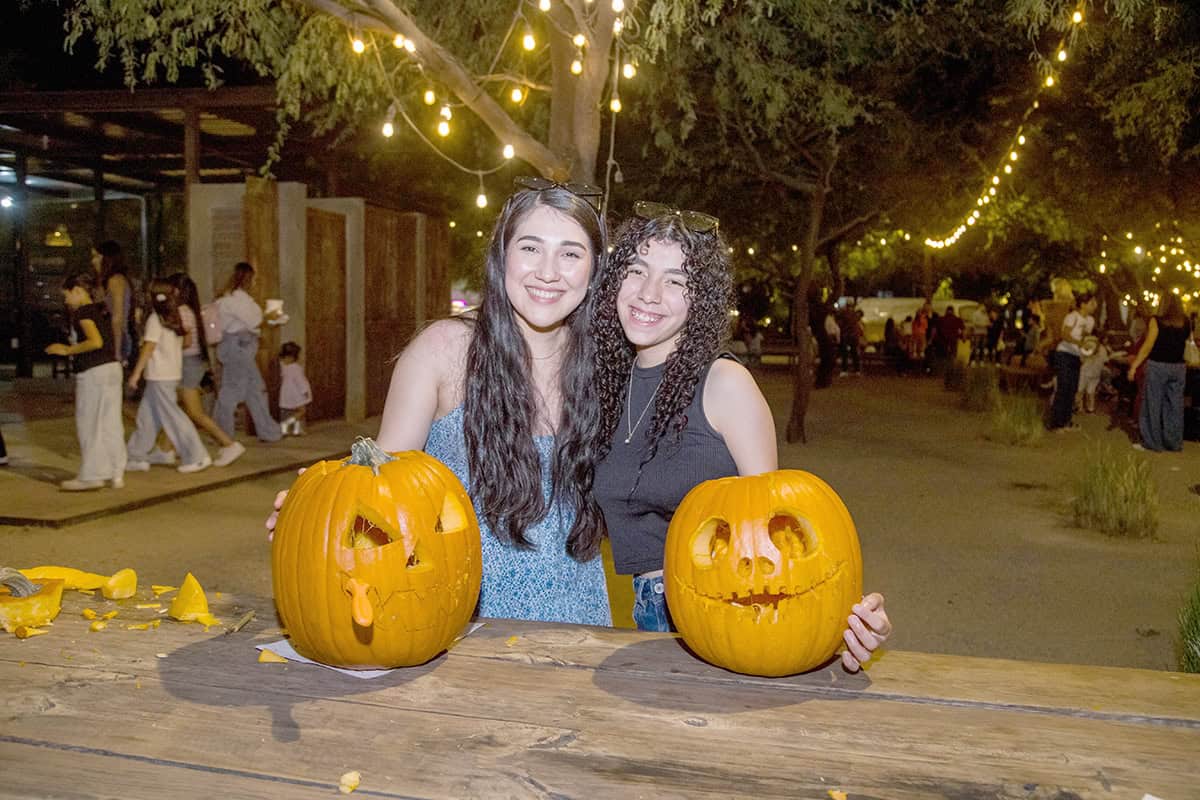 Diseñan calabazas para celebrar los días embrujados en Parque la Ruina