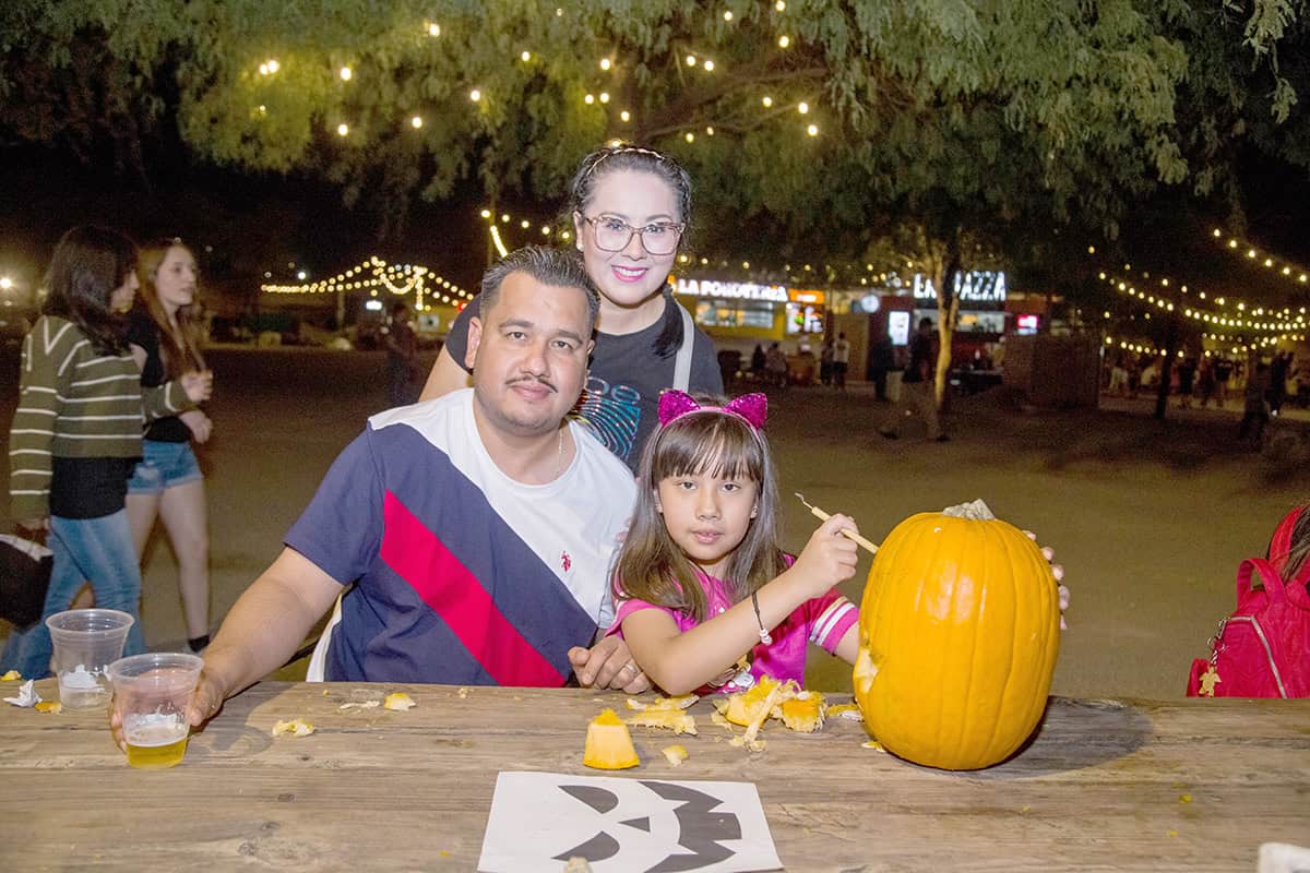 Diseñan calabazas para celebrar los días embrujados en Parque la Ruina