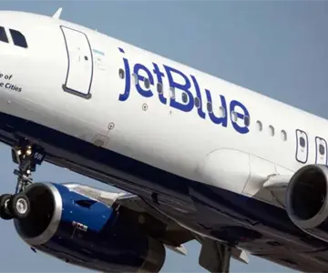 Aterriza de emergencia avión ruta Cancún-NJ; viajaban decenas mexicanos