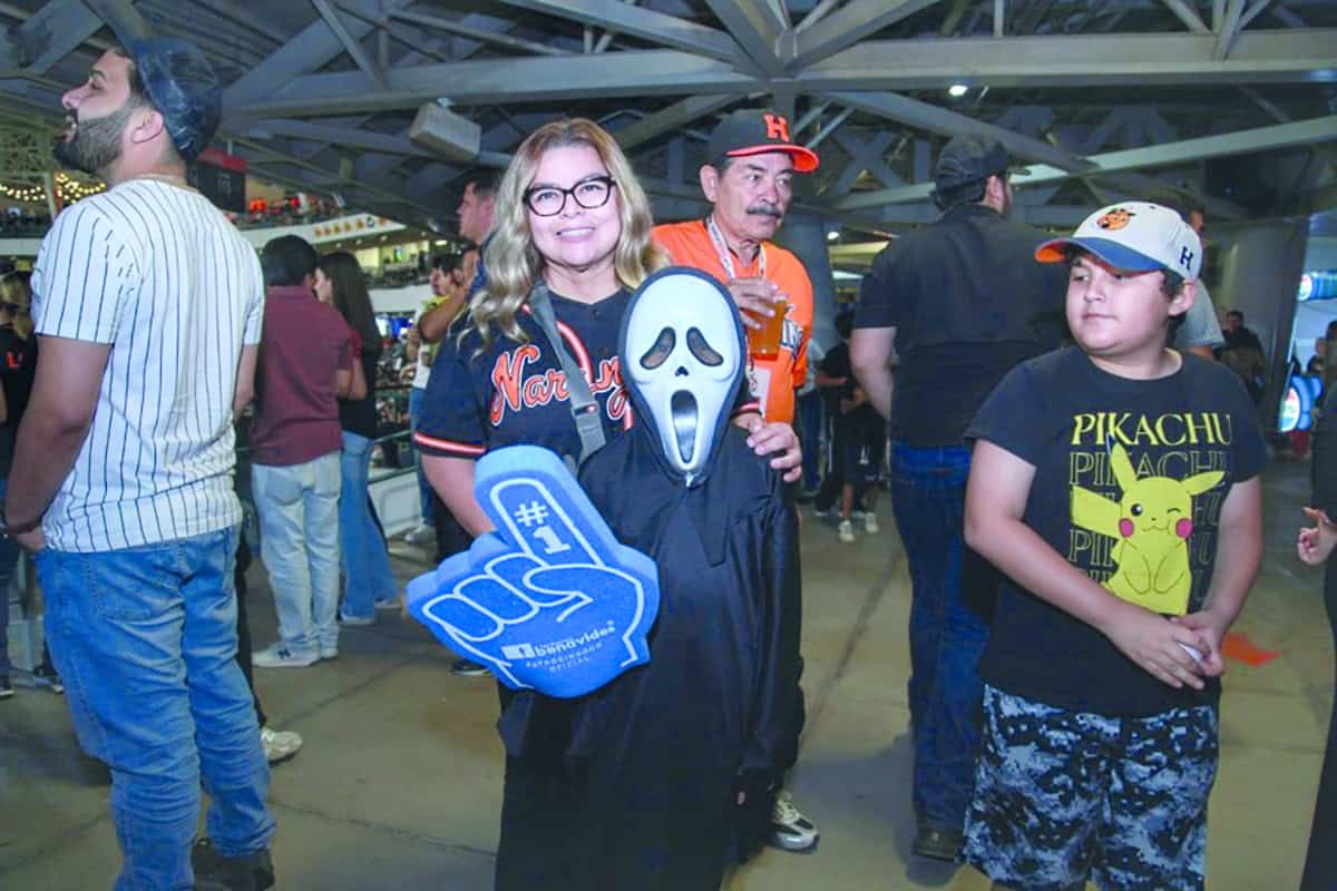 Vestidos a la ocasión del espanto en un juego embrujado