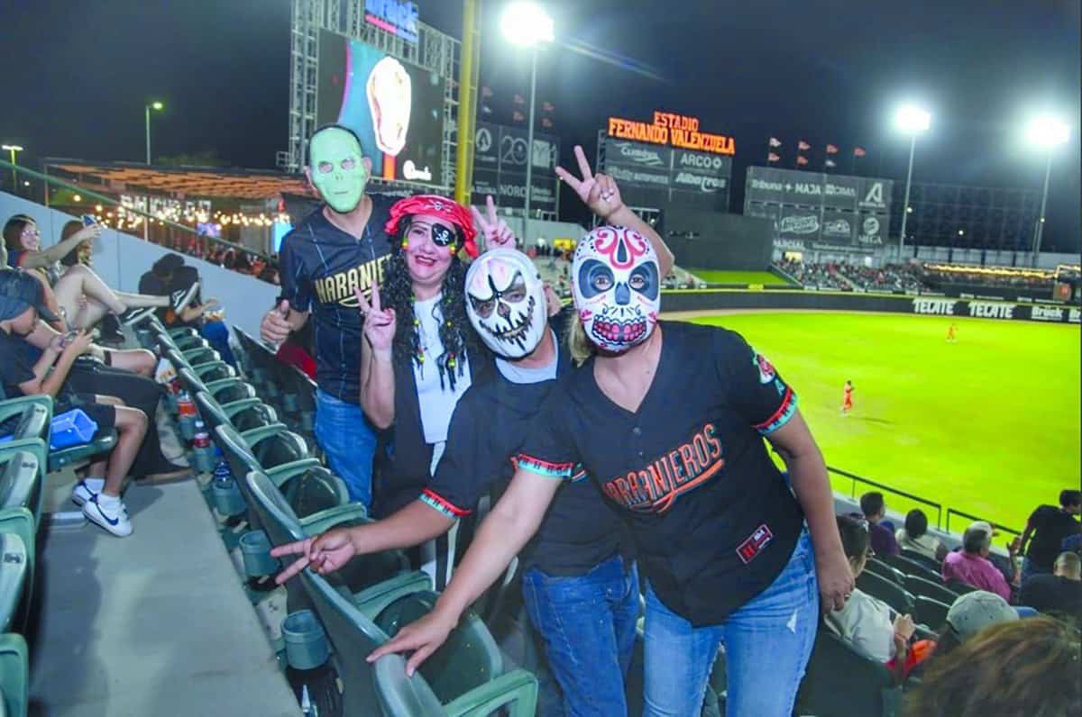 Vestidos a la ocasión del espanto en un juego embrujado