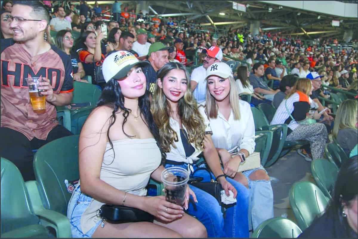 Vestidos a la ocasión del espanto en un juego embrujado