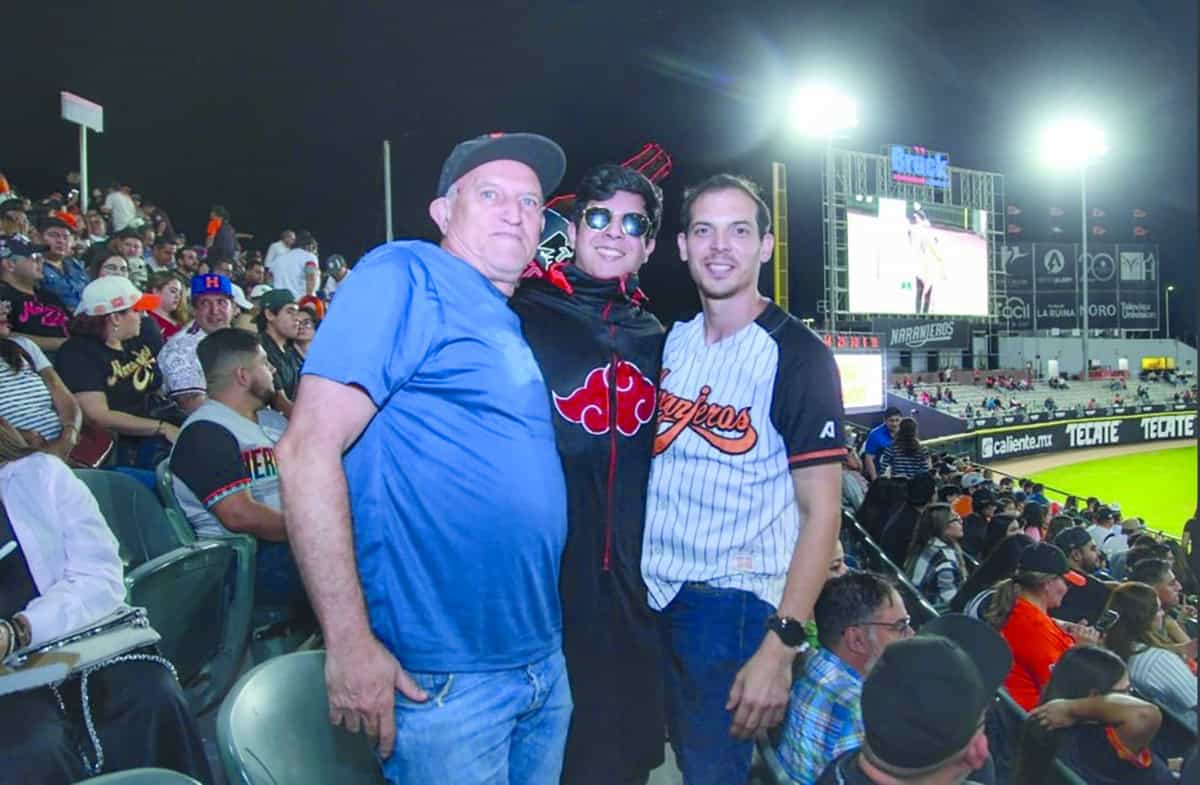 Vestidos a la ocasión del espanto en un juego embrujado