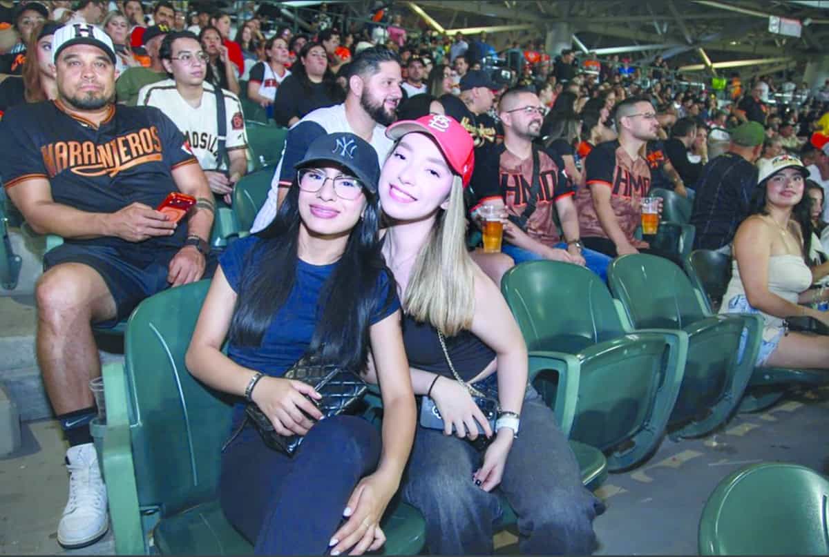 Vestidos a la ocasión del espanto en un juego embrujado