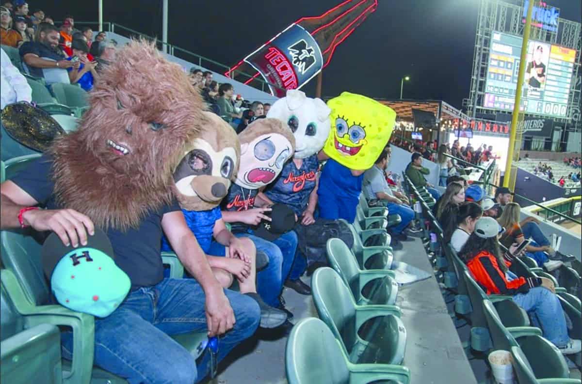 Vestidos a la ocasión del espanto en un juego embrujado