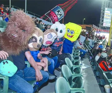 Vestidos a la ocasión del espanto en un juego embrujado