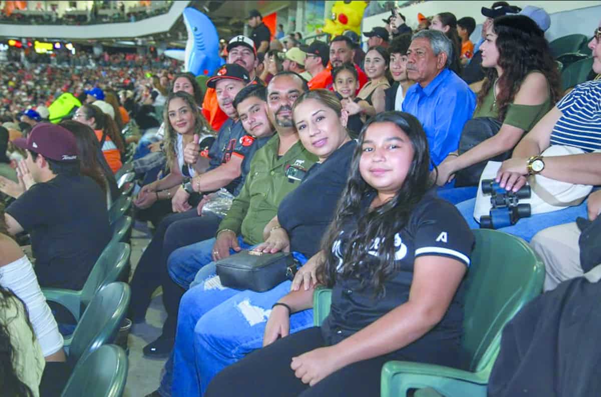 Vestidos a la ocasión del espanto en un juego embrujado