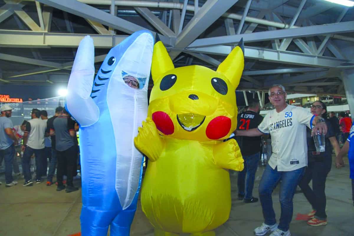 Vestidos a la ocasión del espanto en un juego embrujado