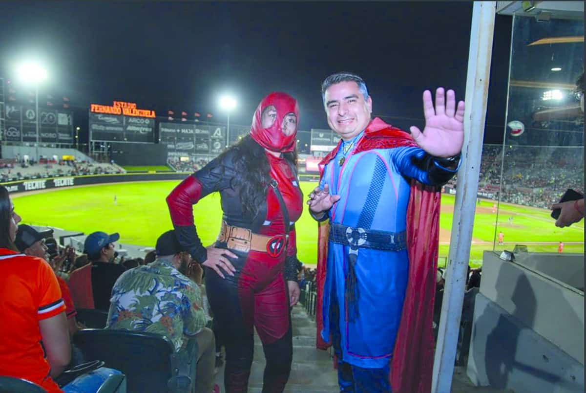 Vestidos a la ocasión del espanto en un juego embrujado