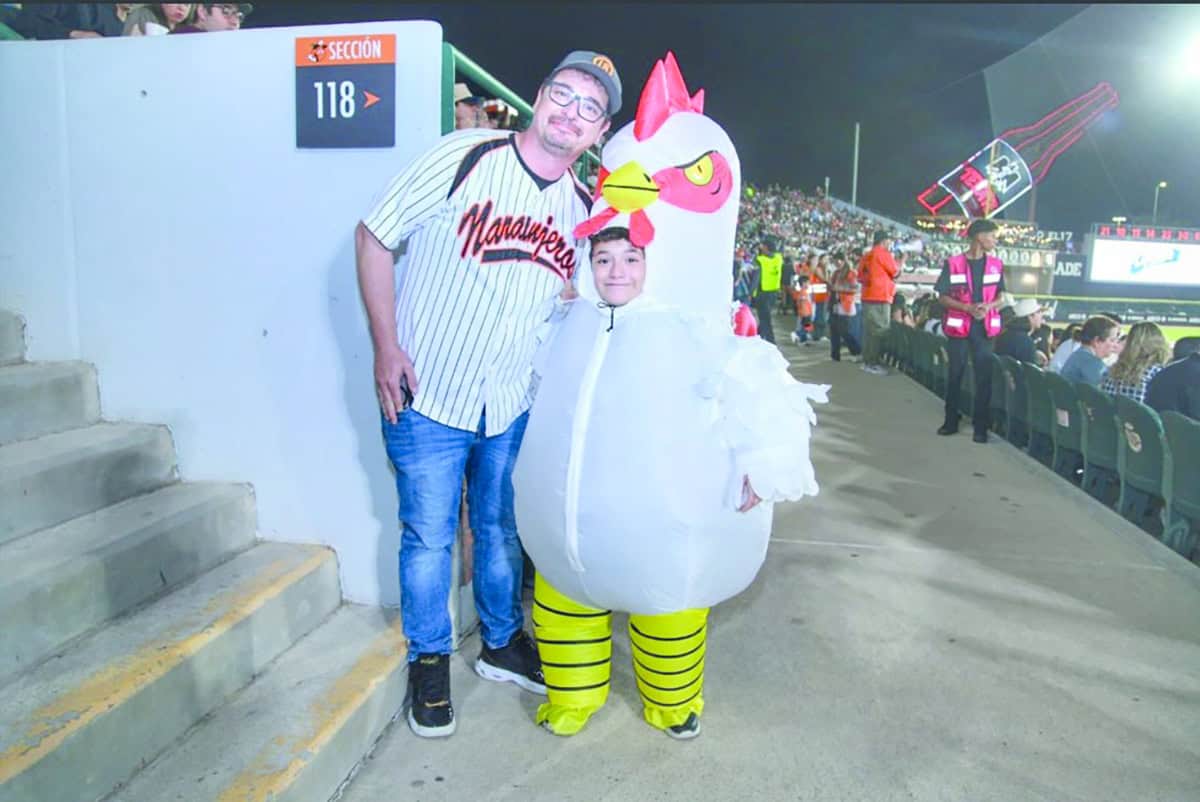 Vestidos a la ocasión del espanto en un juego embrujado