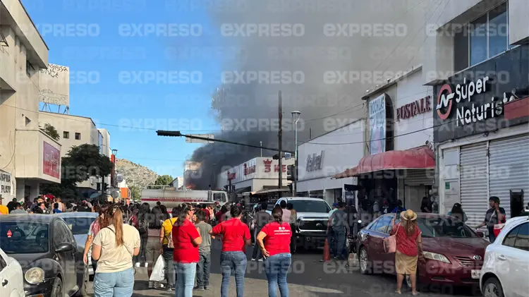 Explosión de autos en el Centro de Hermosillo (Foto: Jesús Ballesteros / EXPRESO)