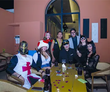 Un precopeo con disfraces embrujados en Marqueza Kitchen & Drinks